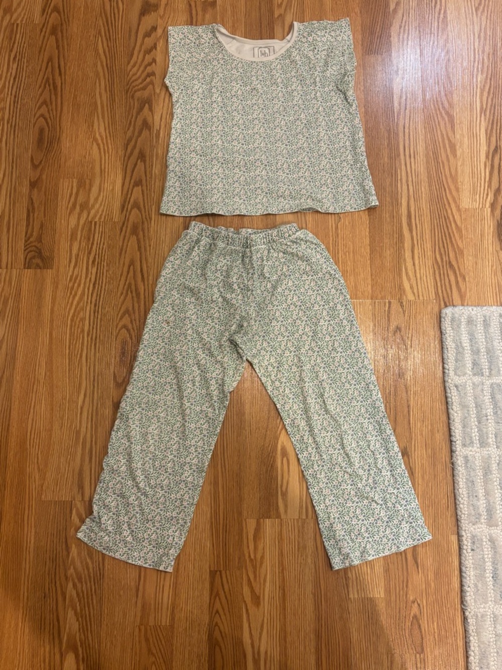 Soft Green Floral Kids Pajama Set - Comfortable Two-Piece Sleepwear